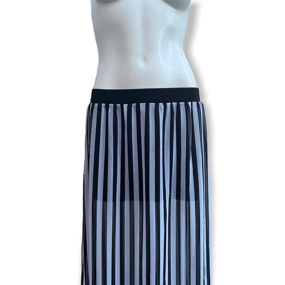 𝅺AMBIANCE Cover Up Skirt - Picture 3 of 15